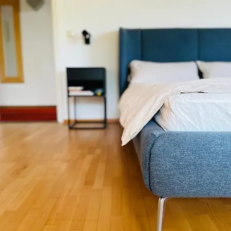 Apartment B17 Two Bed West Town *