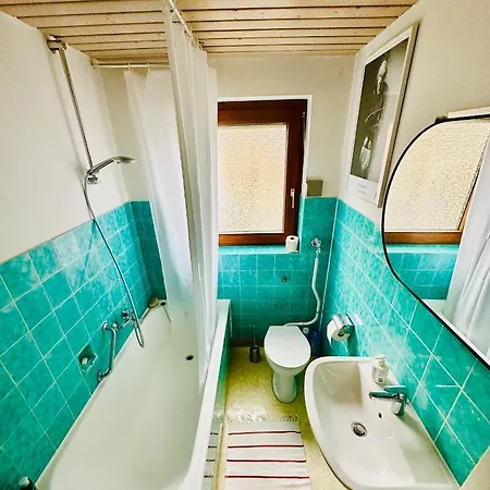 B17 Two Bed West Town Apartment