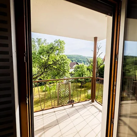 Apartment Sunroom 2 Bed West Town B17 *