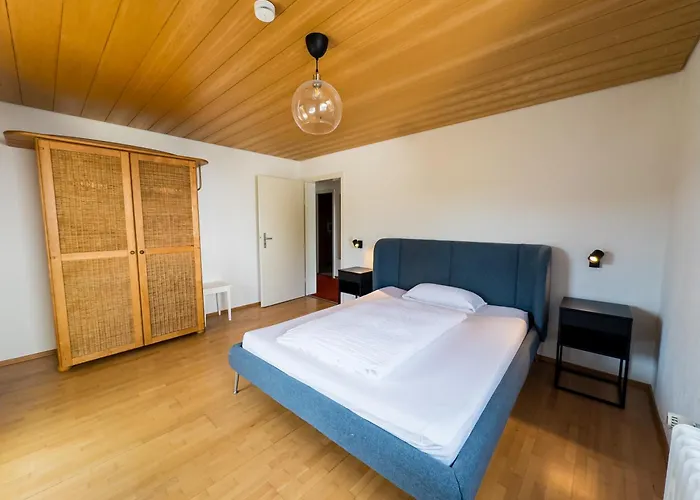 Sunroom 2 Bed West Town B17 *