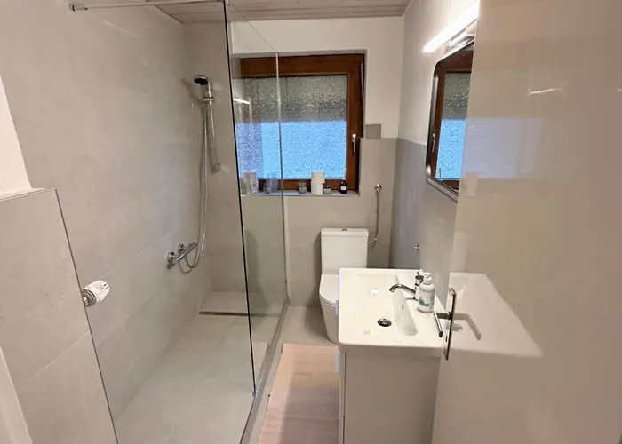 Апартаменты Sunroom 2 Bed West Town B17 *