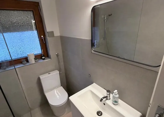 Апартаменты Sunroom 2 Bed West Town B17