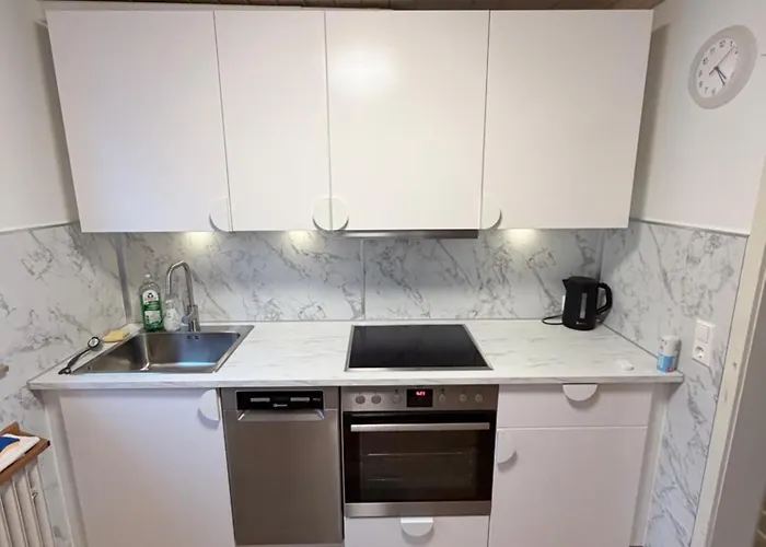 Sunroom 2 Bed West Town B17 Апартаменты *